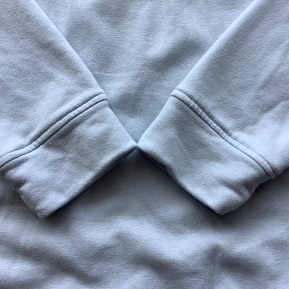 Lou and Grey Signaturesoft light powder blue sweatshirt w/ hi lo hem Medium - Picture 8 of 9